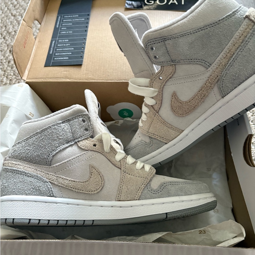 WMNS AIR JORDAN 1 MID SE 6. New W/tag - Picture 1 of 8